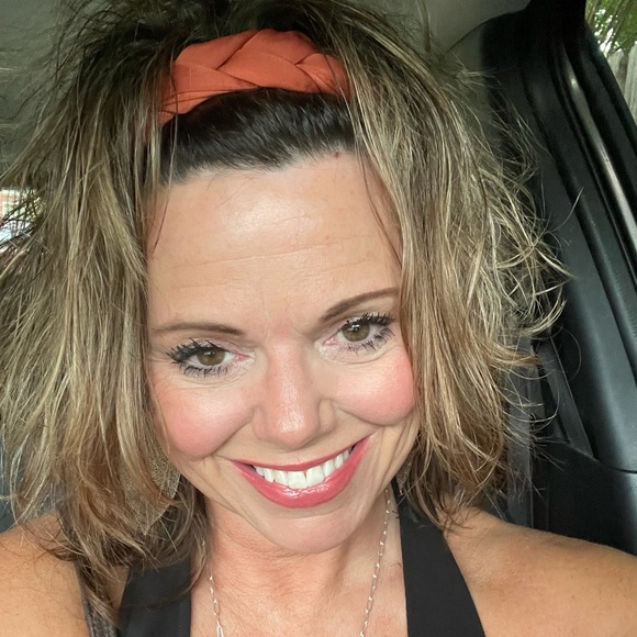 Meet your Posher, Shawna - Picture 3 of 3